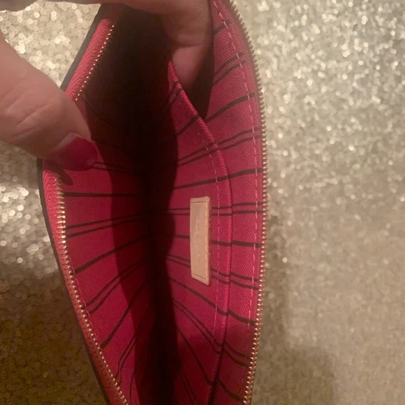 New LV Pochette - Picture 3 of 5